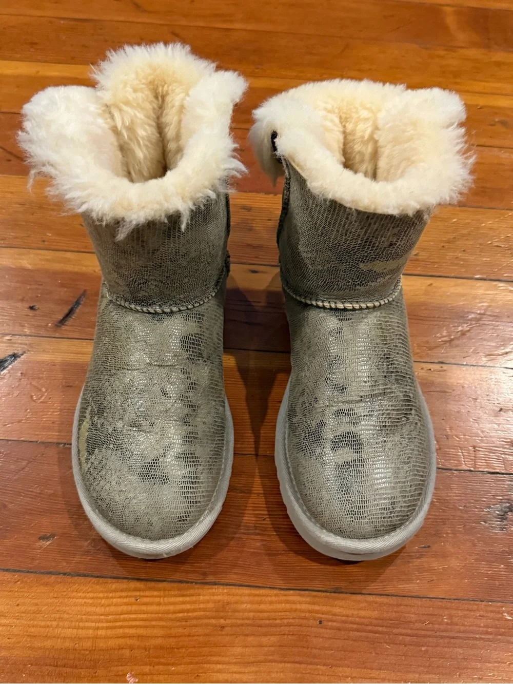 LRare Snakeskin UGG Mini Bailey Bow Boots size US 5.